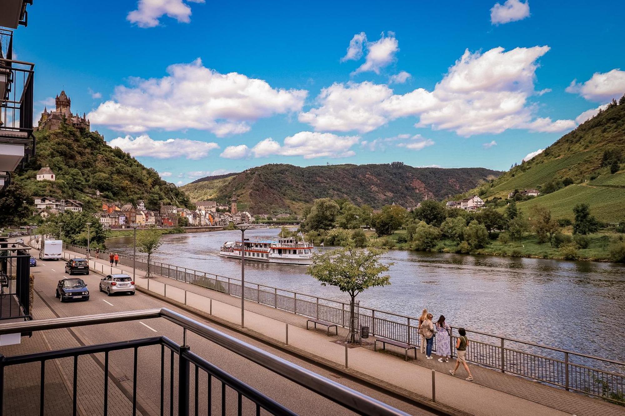 Moselpromenade Villa Moselufer, Panorama & Burg Cochem Blick, Netflix, Balkon Extérieur photo